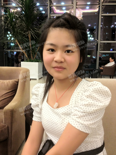 黄依依同学个人形象照