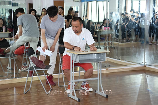 网络剧《逗逼情侣》监制亲自来校挑选演员 网络剧《逗逼情侣》监制亲自来校挑选演员