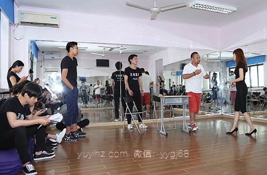 网络剧《逗逼情侣》监制亲自来校挑选演员 网络剧《逗逼情侣》监制亲自来校挑选演员