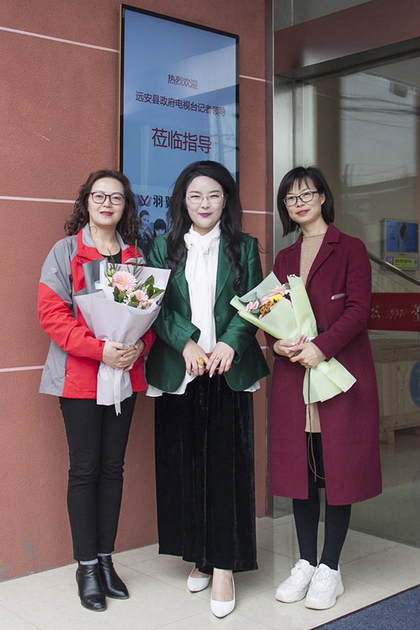 热烈欢迎远安电视台专访在上海创业企业家王羽