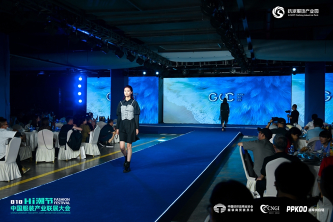 第6届中国服装产业公益年会国际时装模特T台秀