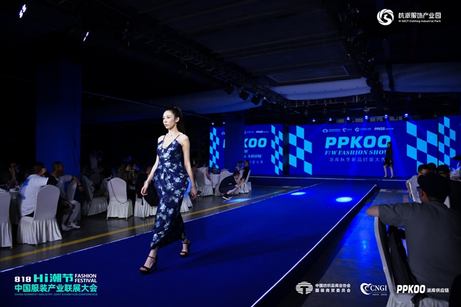 第6届中国服装产业公益年会国际时装模特T台秀